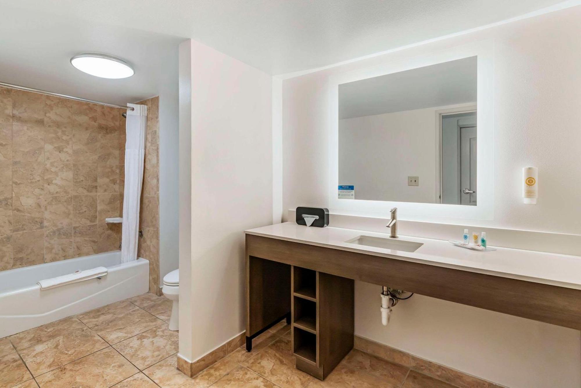 Comfort Suites Valdosta Bagian luar foto