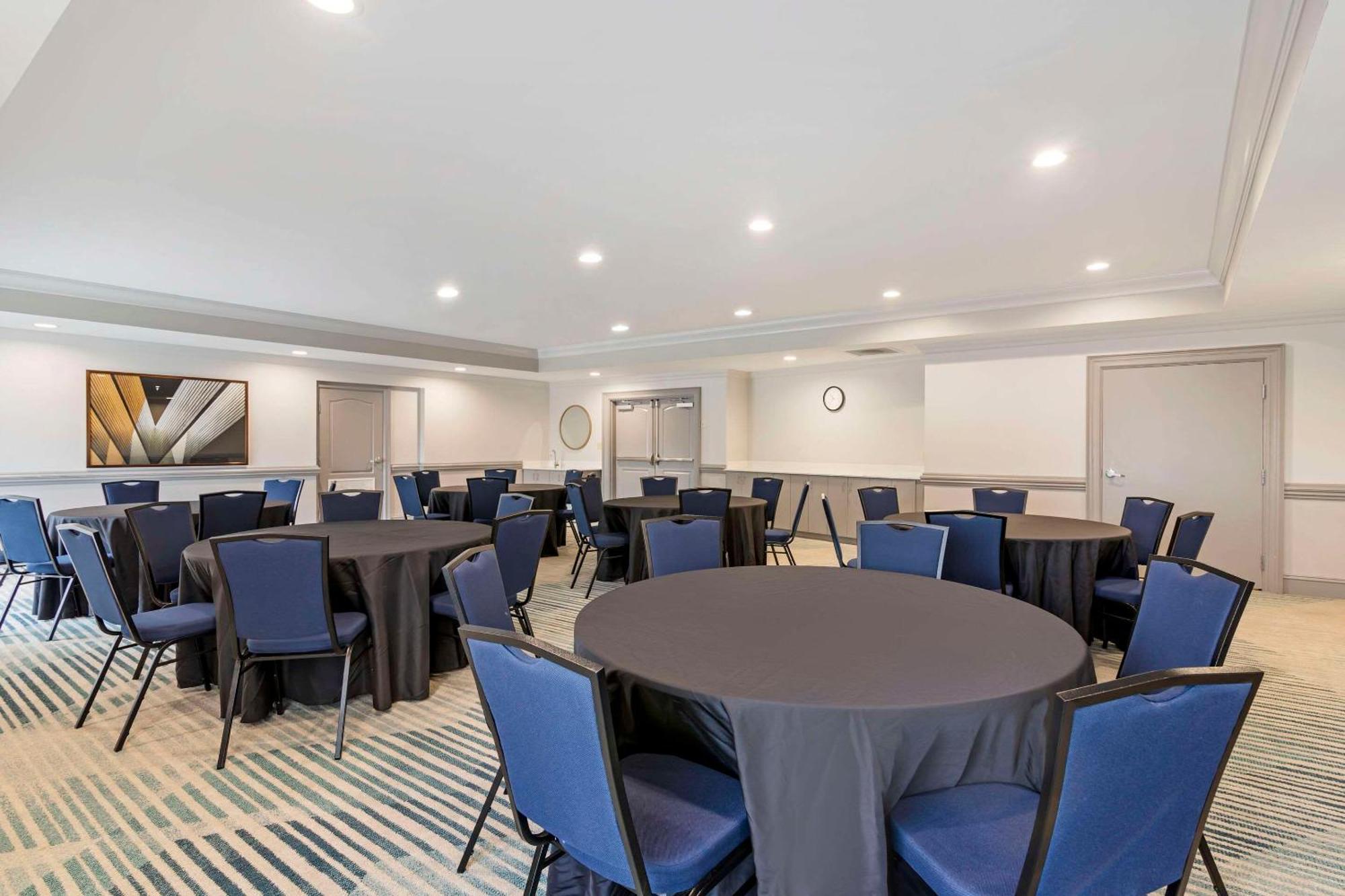 Comfort Suites Valdosta Bagian luar foto