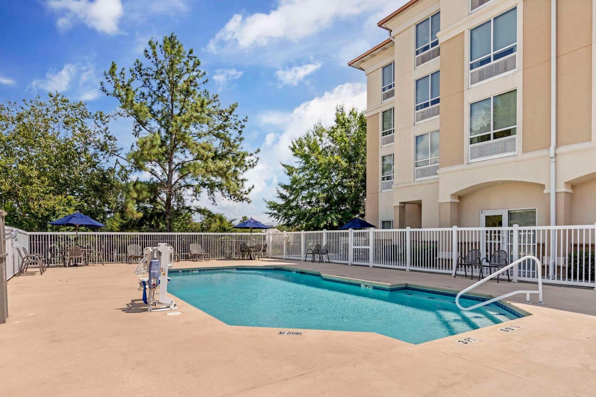 Comfort Suites Valdosta Bagian luar foto